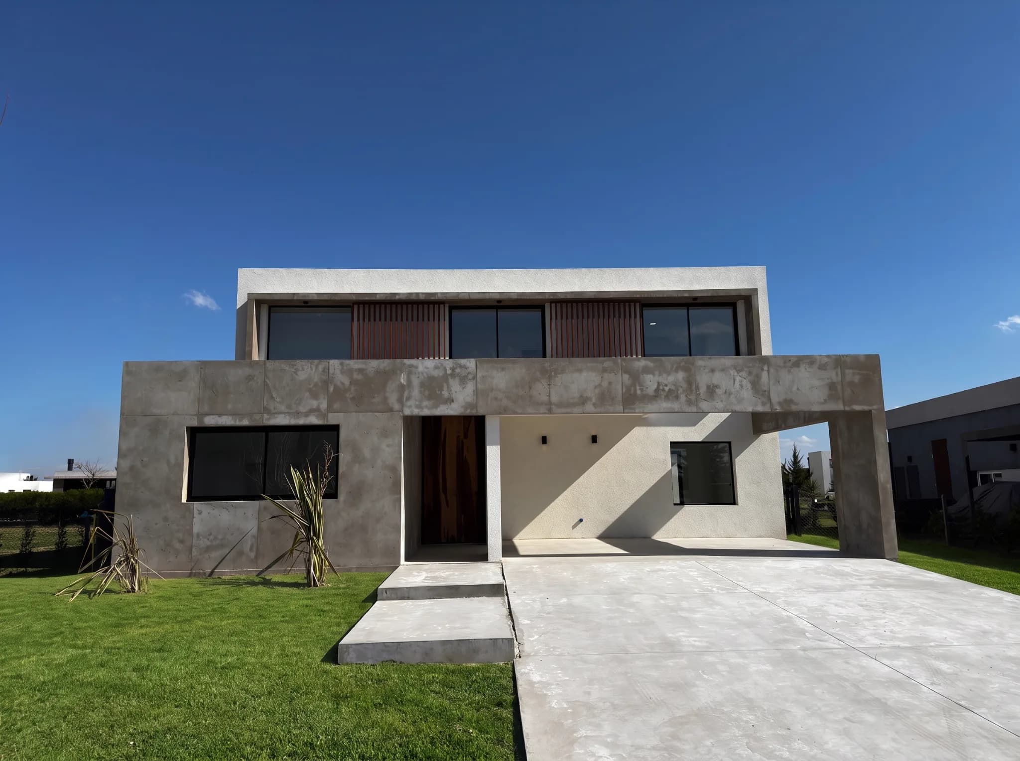 Casa a Estrenar de Estilo Racionalista en El Naudir, Escobar